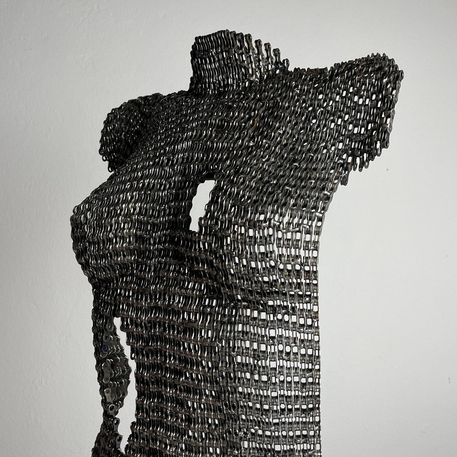 Elegance Forged in Metal: The One-of-a-Kind Sculpture by Jaka Globočnik