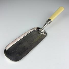 Antique Silver Plate Crumb Scoop by Atkin Brothers, Sheffield, England, the end of the 19th century