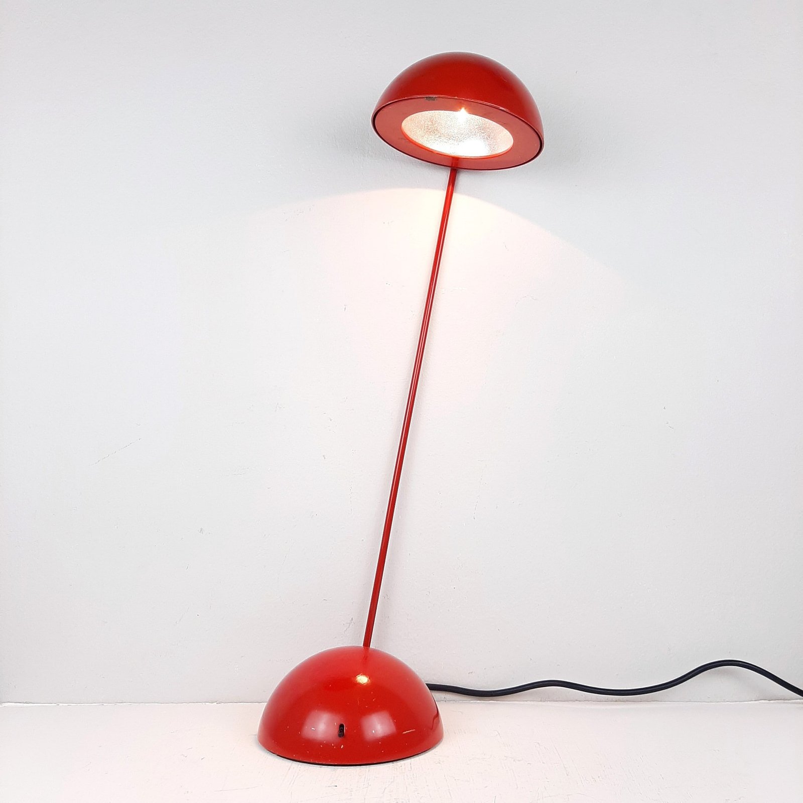Retro red desk lamp 'Bikini' by Raul Barbieri & Giorgio Marianelli for Tronconi Italy 1980 Mid-century Italian design modern