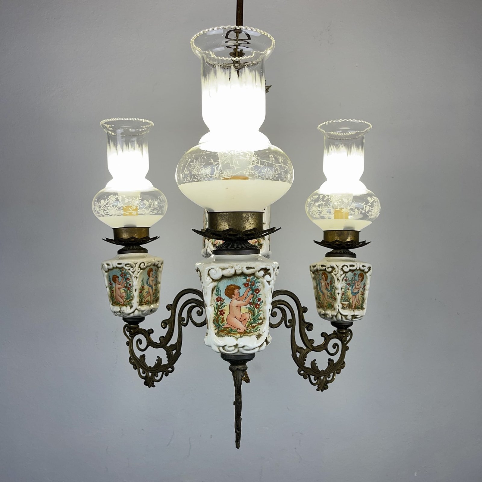 Vintage porcelain brass chandelier Italy 1950s 3 lights antique capodimonte style luxurious porcelain chandelier