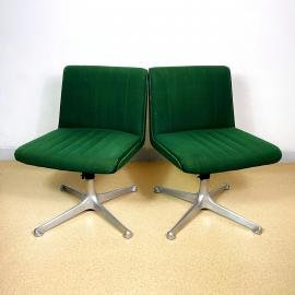 1 of 2 mid-century swivel green chairs P125 by Osvaldo Borsani for Tecno Italy 1970s Modernist Italian Loft Office