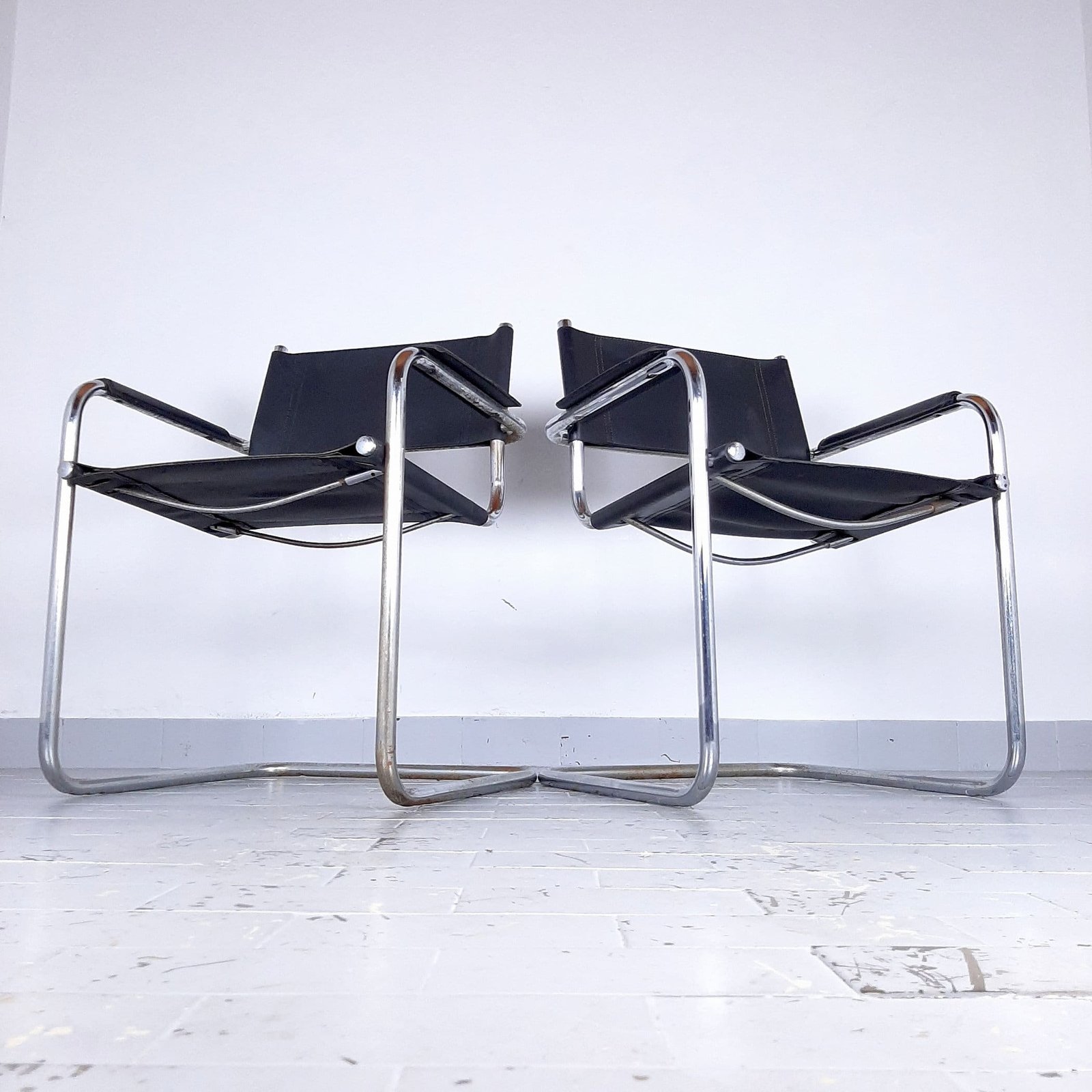 Bauhaus black chair