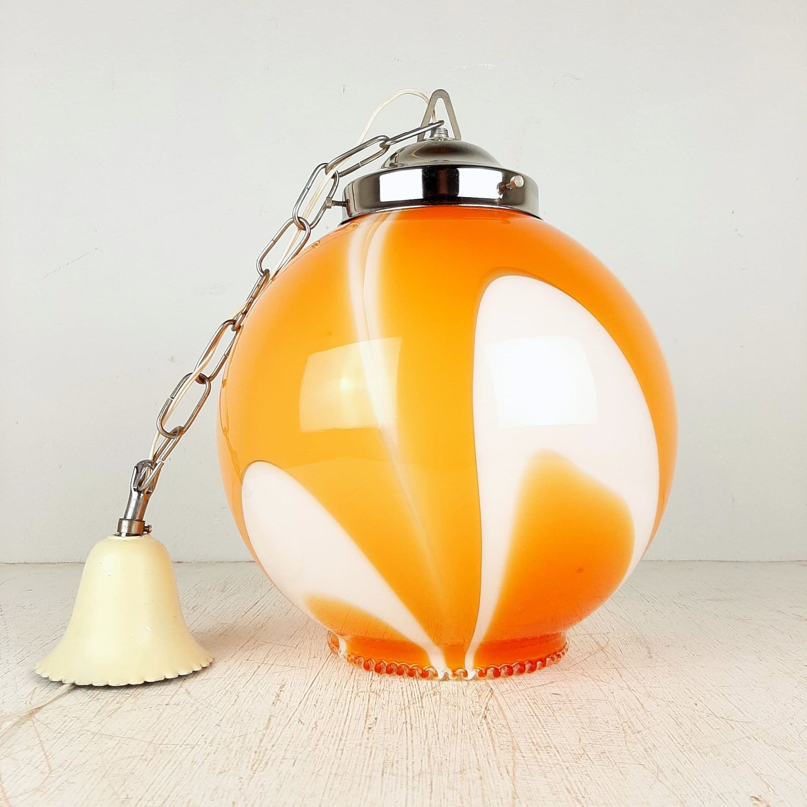The beautiful retro pendant lamp